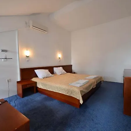 Hotel Norcev 3*